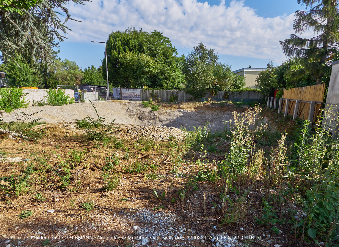 08.08.2022 - Baustelle an der Niederalmstraße 16 und Hugo-Lang-Bogen 13 in Neuperlach-Trudering